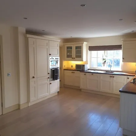 Beautiful Within Walking Distance To בית נופש