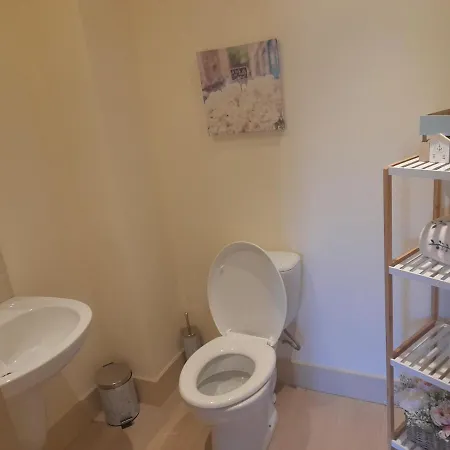 Beautiful Within Walking Distance To * Kenmare
