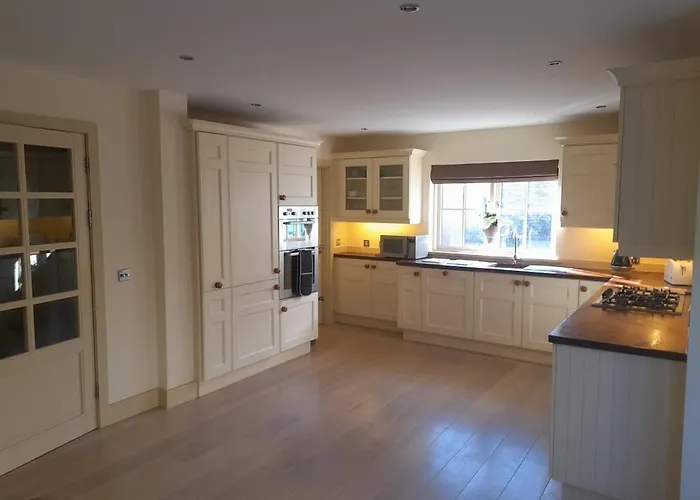 Beautiful Within Walking Distance To בית נופש