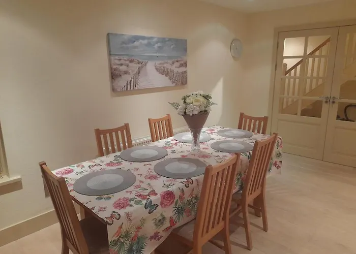 Beautiful Within Walking Distance To בית נופש *