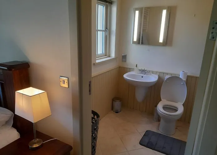 Beautiful Within Walking Distance To בית נופש *