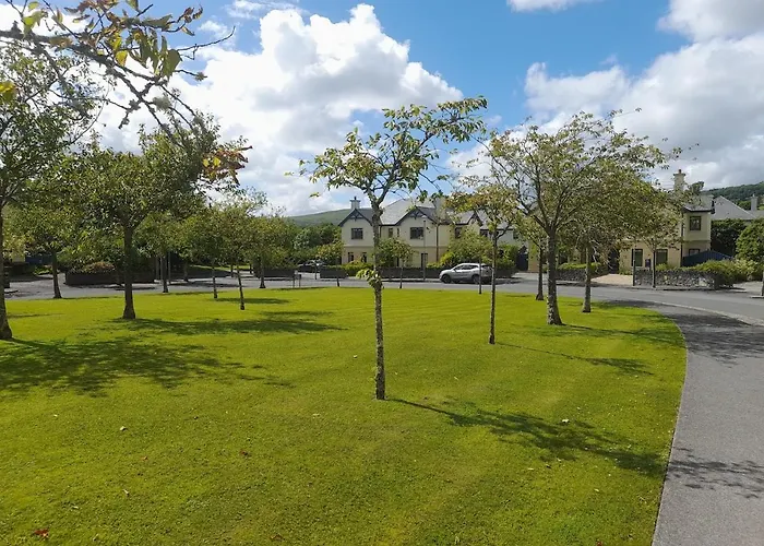 בית נופש Beautiful Within Walking Distance To *